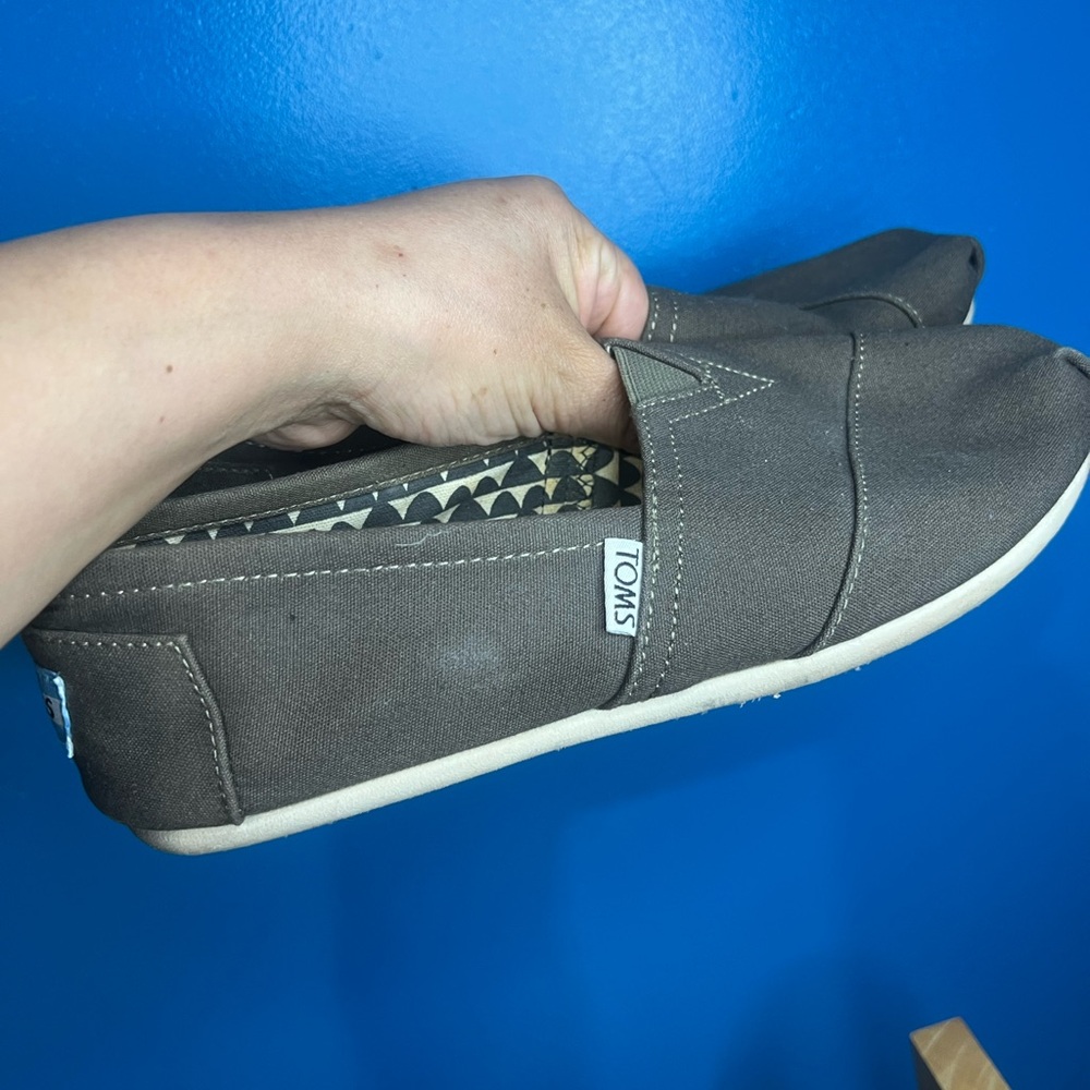 TOMS Classic dark Green  Slip-Ons Sz 8W a Womens